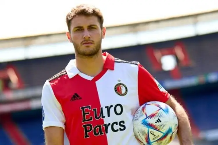 ¡Santi ya puede jugar con el  Feyenoord!