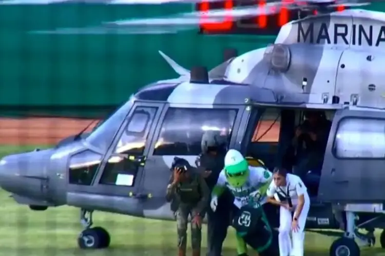 Mascota de Olmecas llega al estadio en helicóptero de la Marina (VIDEO)