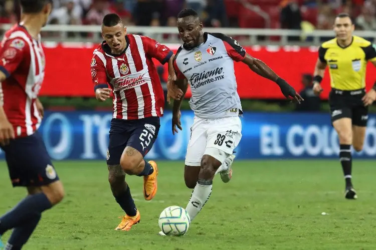 Chivas rescata empate ante Atlas en el Clásico Tapatío