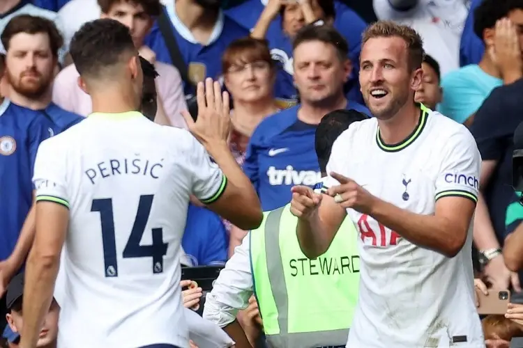 Tottenham le saca el empate al Chelsea en vibrante juego 