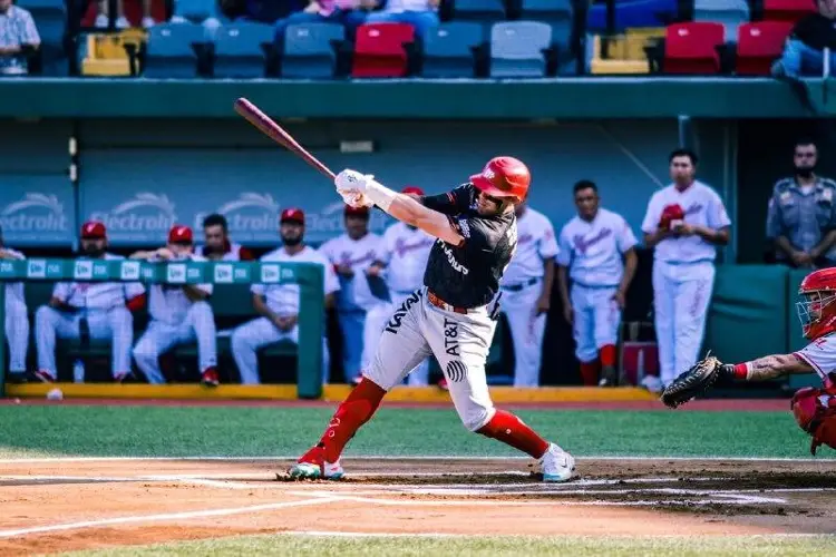 Diablos Rojos barre a El Águila y los elimina de los playoffs