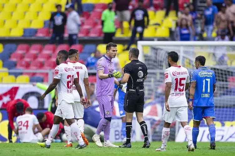 ¡A la 'congeladora'! Árbitro que expulsó a Jurado no estará en jornada 9