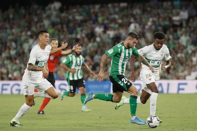 Sin Guardado y pese a problemas, Betis debuta con goleada