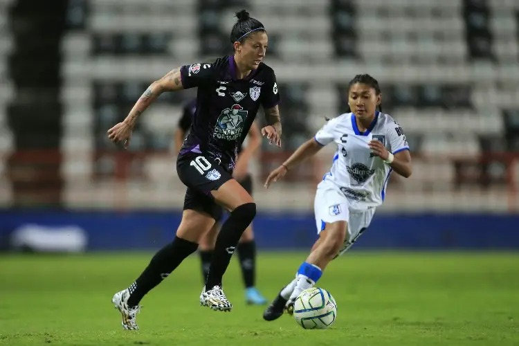 Pachuca golea a Querétaro en el debut de Jenni Hermoso