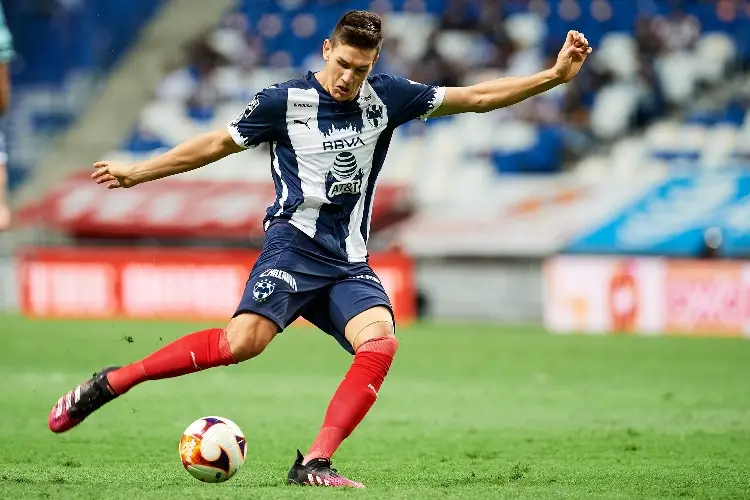 Rayados condiciona salida de César Montes a Rusia