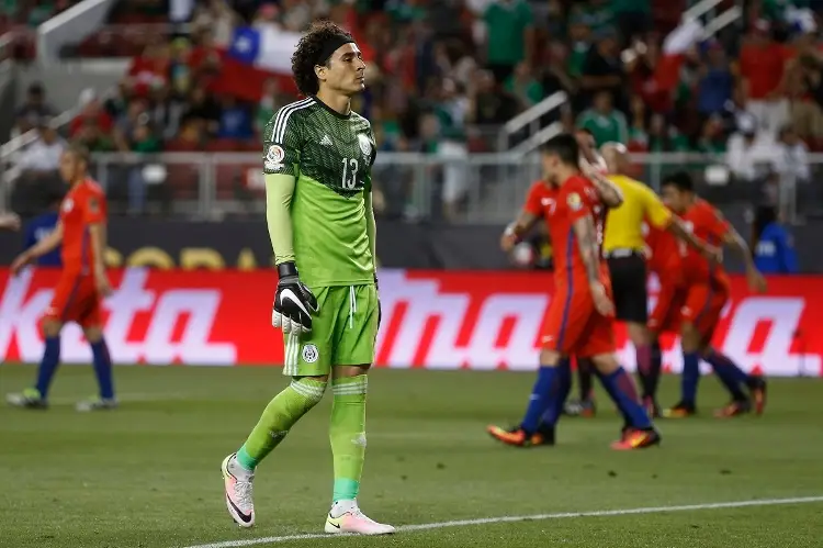 Tunden a Ochoa por festejar goleada y le recuerdan los 7 que Chile le metió