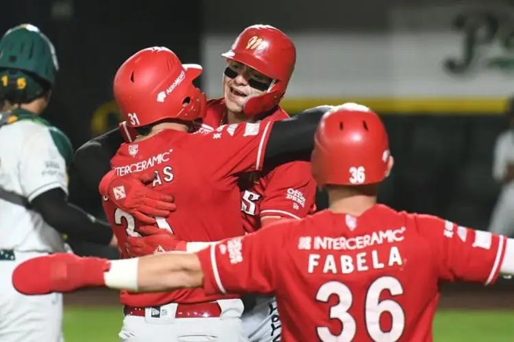 Diablos aplastan a Pericos y se ponen a uno de avanzar