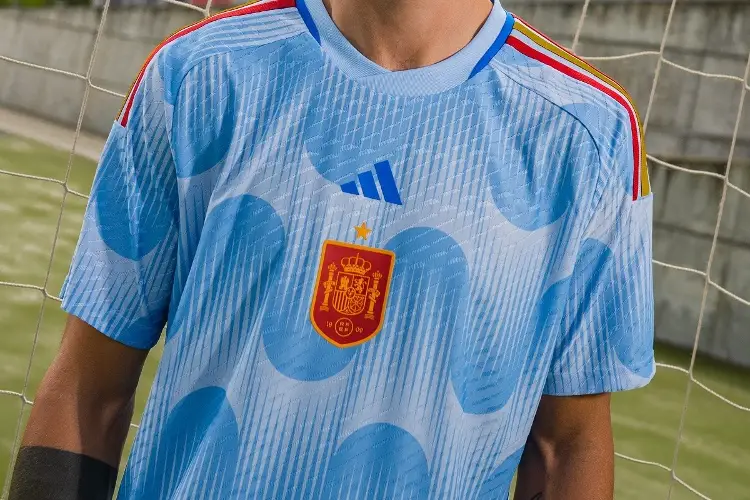 España presenta sus jerseys para el Mundial de Qatar 2022 (FOTOS)