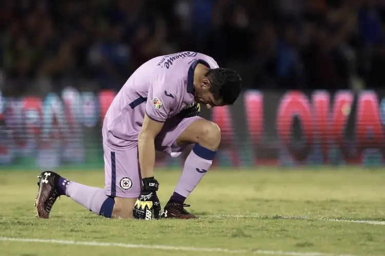 El 'oso' de Jesús Corona en el Cruz Azul vs Juárez (VIDEO)