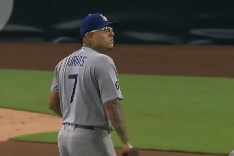 Julio Urías llega a 17 triunfos y los Dodgers a 100 victorias (VIDEO)