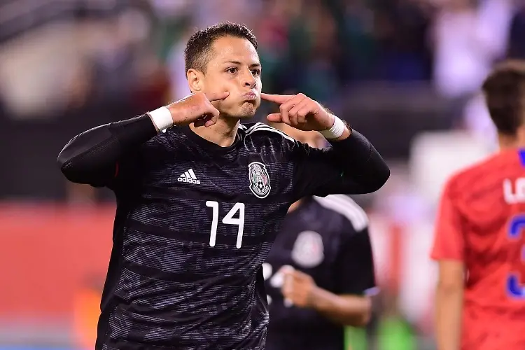 La épica respuesta de 'Chicharito' a un fan que le pide ir al Mundial (VIDEO)