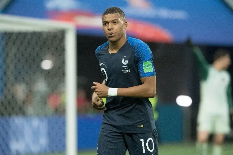 DT de Francia pide que le den descanso a Mbappé en el PSG