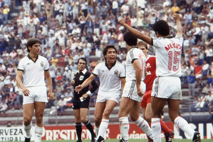 FIFA recuerda el golazo de Manuel Negrete con el Tri (VIDEO)