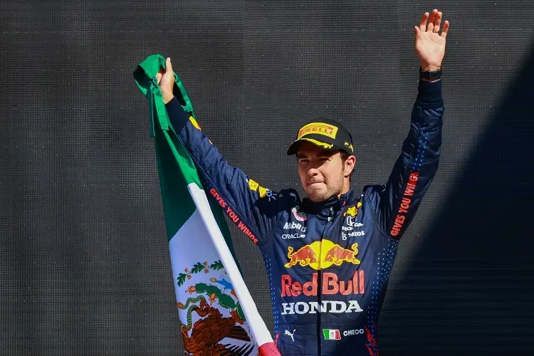 'Checo' Pérez gana el Gran Premio de Singapur 