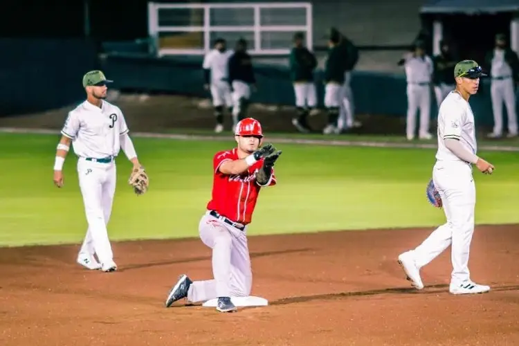 Pericos vence tinto en sangre a El Águila en Liga Invernal Mexicana