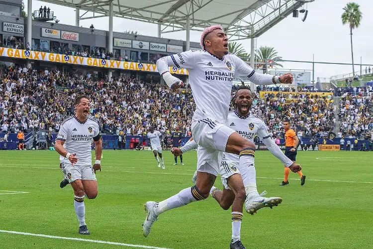 Mexicano Julián Araujo envía al Galaxy a Semifinales de la MLS (VIDEO)