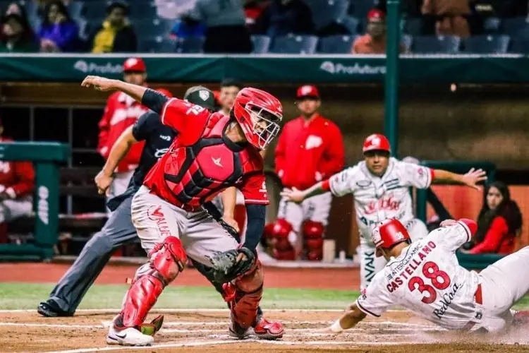 El Águila de Veracruz tropieza ante los Diablos en la CDMX