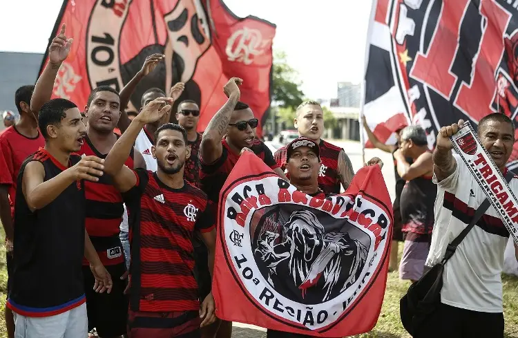 Seguidores de Lula e hinchas del Flamengo festejaron doble victoria