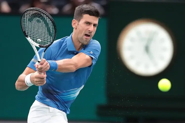 Djokovic avanza en Masters 1.000 de París