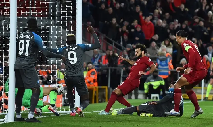 Liverpool vence al Napoli y se enfila a la calificación en Champions