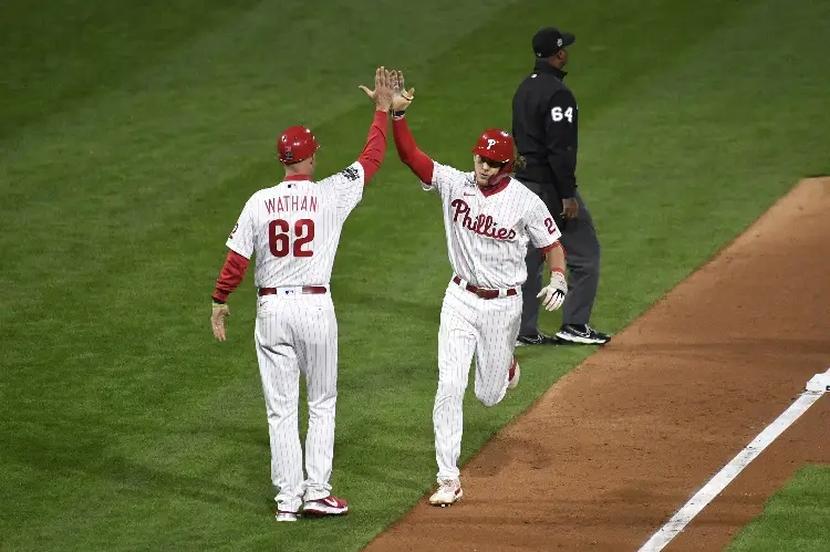 Phillies blanquea a Astros y toma ventaja en Serie Mundial