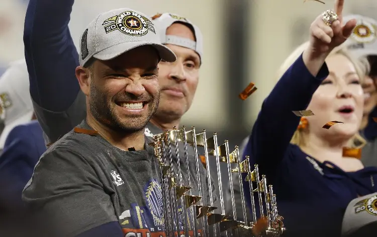 Altuve encabeza a los latinos ganadores del Bate de Plata en MLB