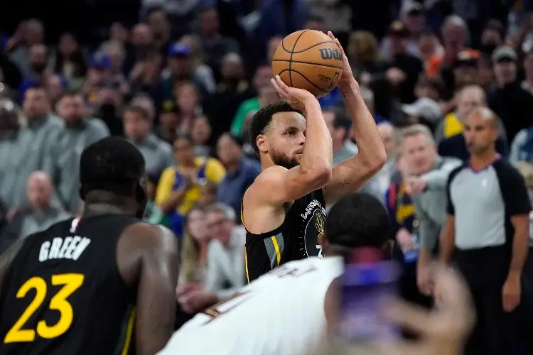 NBA: Curry espectacular y Lakers siguen en caída libre