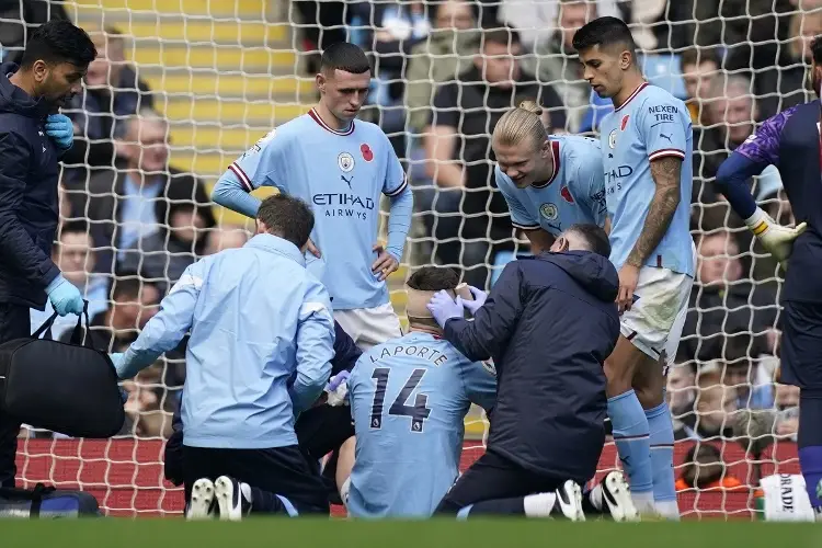 Escalofriante choque le Laporte con el Manchester City