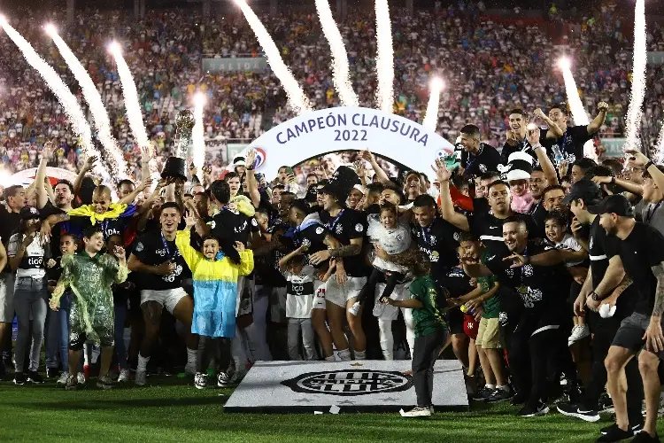 Olimpia se corona en el futbol de Paraguay