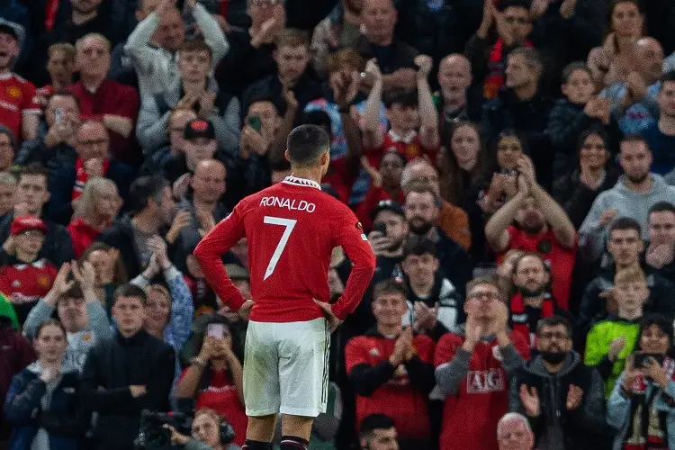 ¡Quitan imagen de Cristiano de Old Trafford! (VIEO)