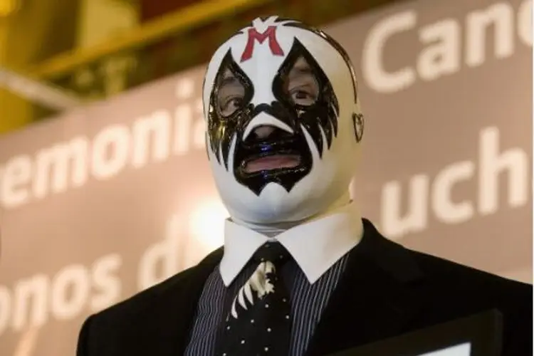 Mil Máscaras recibe premio y suelta: No sé que sea la fama | XEU Deportes - Los líderes en deportes