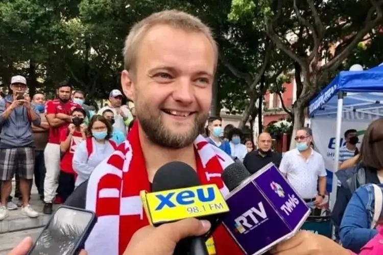 Polaco llega a ver el México vs Polonia en Veracruz
