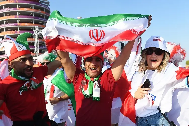 Futbolista de Irán es arrestado por apoyar protestas