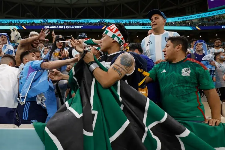 Ya hay bronca en las gradas del México vs Argentina 