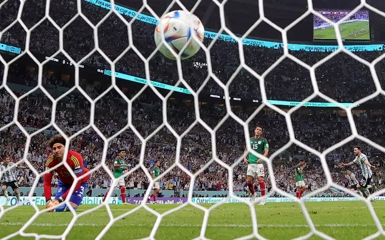 Iker Casillas culpa a Memo Ochoa por gol de Messi