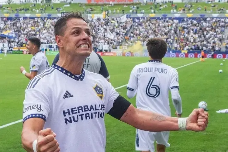 'Chicharito' tiene nuevo equipo, ficha con 'Porcinos FC' (VIDEO)