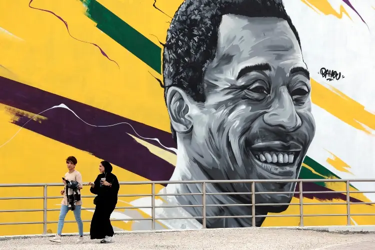 Pelé agradece el mensaje por su salud exhibido en Qatar