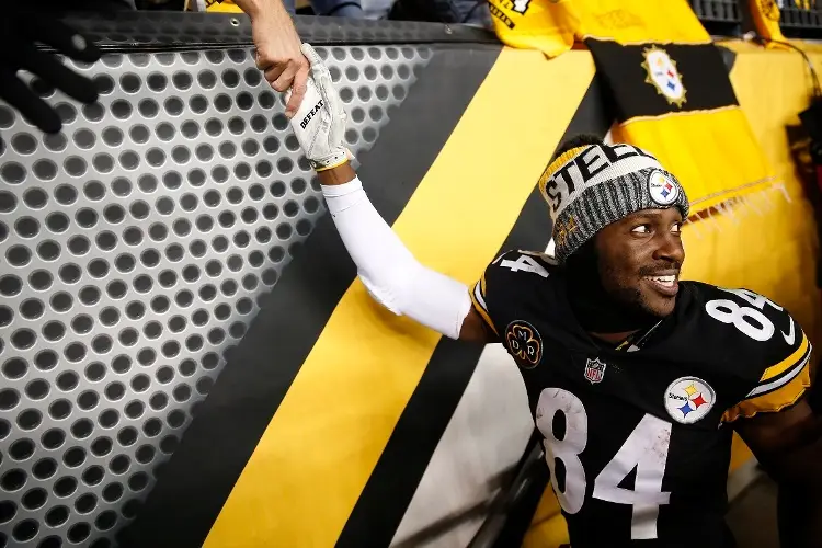 NFL: Policía espera afuera de la casa del Antonio Brown para arrestarlo