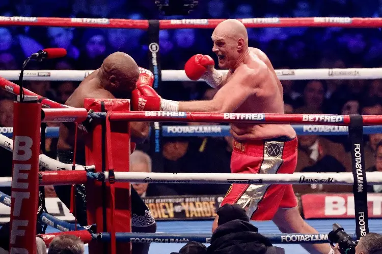 Tyson Fury gana por nocaut a Chisora y retiene título mundial