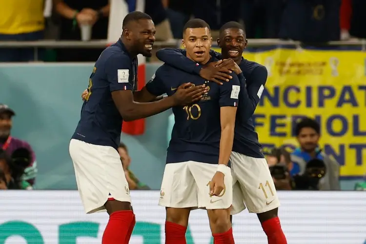 Francia cumple y avanza a los Cuartos de Final en el Mundial 
