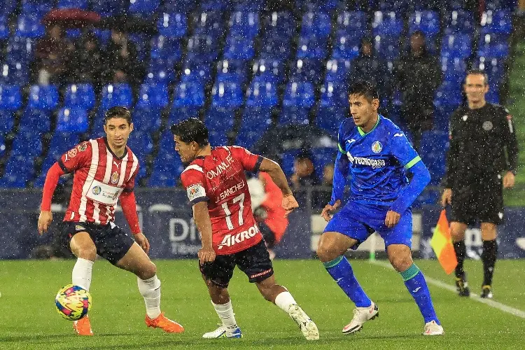 La razón por la que Chivas 'ocultó' a su patrocinador ante Getafe