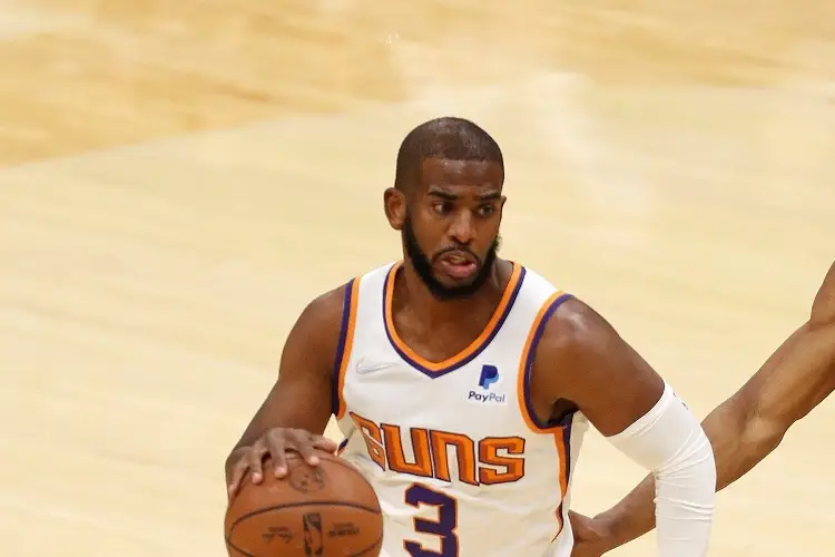 Chris Paul se gradúa en comunicación