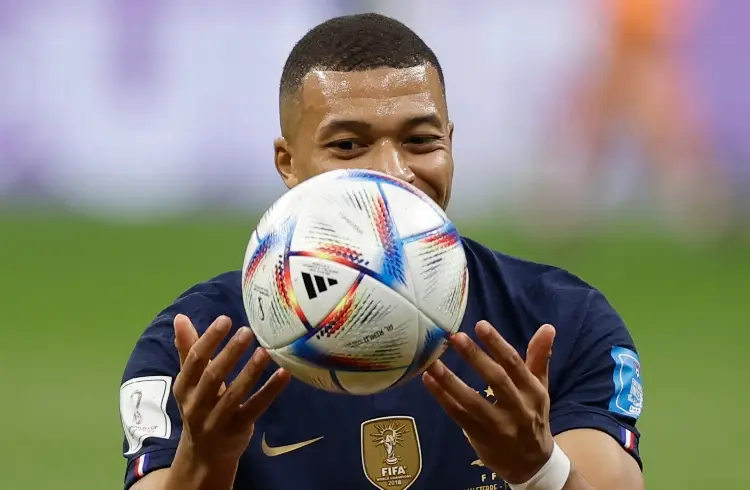 El hat trick de Mbappé que lo mete a los libros de historia