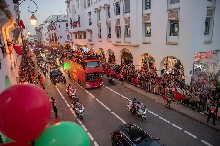 Marruecos recibe como héroes a sus futbolistas tras el Mundial (VIDEOS)