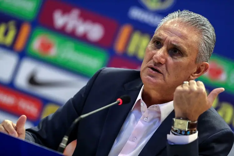 Tite sufre asalto en su regreso a Brasil