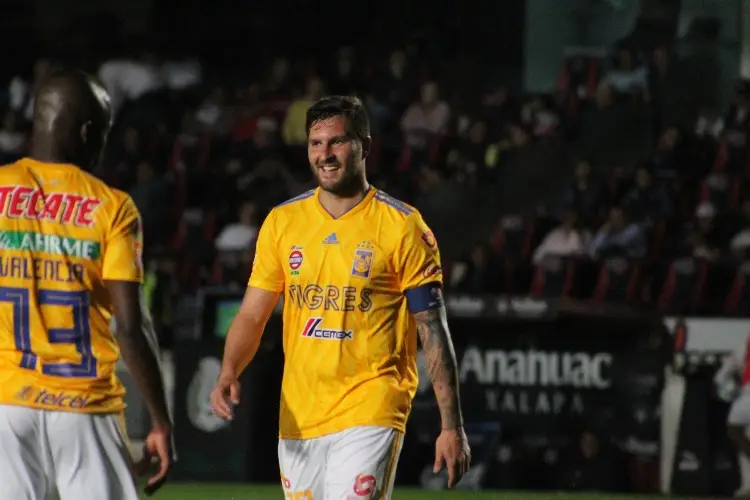 Gignac termina vomitando tras duro golpe (VIDEO)