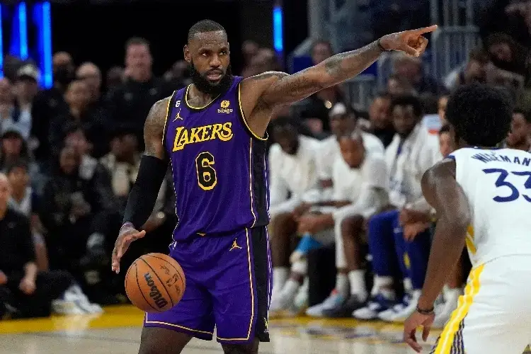 NBA: LeBron termina con la mala racha de los Lakers