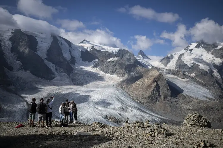 Suiza sufre una ausencia muy inusual de nieve en los Alpes