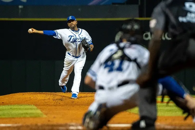 César Valdez, el Lanzador del Año en el béisbol dominicano