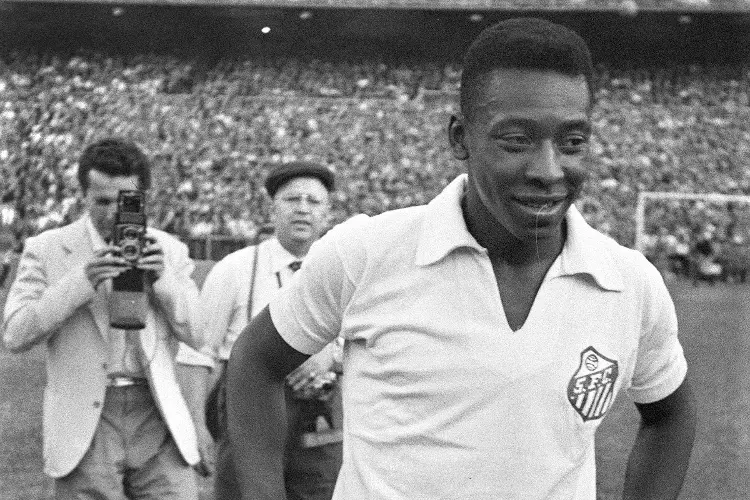 Santos podría retirar el '10' de Pelé 